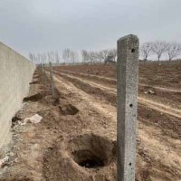 ‎تیرک بتنی پرسی دستگاهی جهت فنس کشی و باغ انگور هوایی